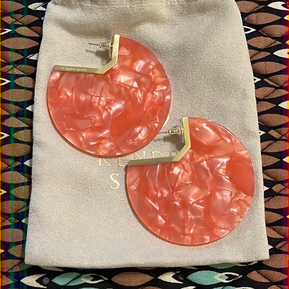 Kendra Scott Jewelry - NWOT | Kendra Scott Kai Earrings | Gold Peach Pink Acetate